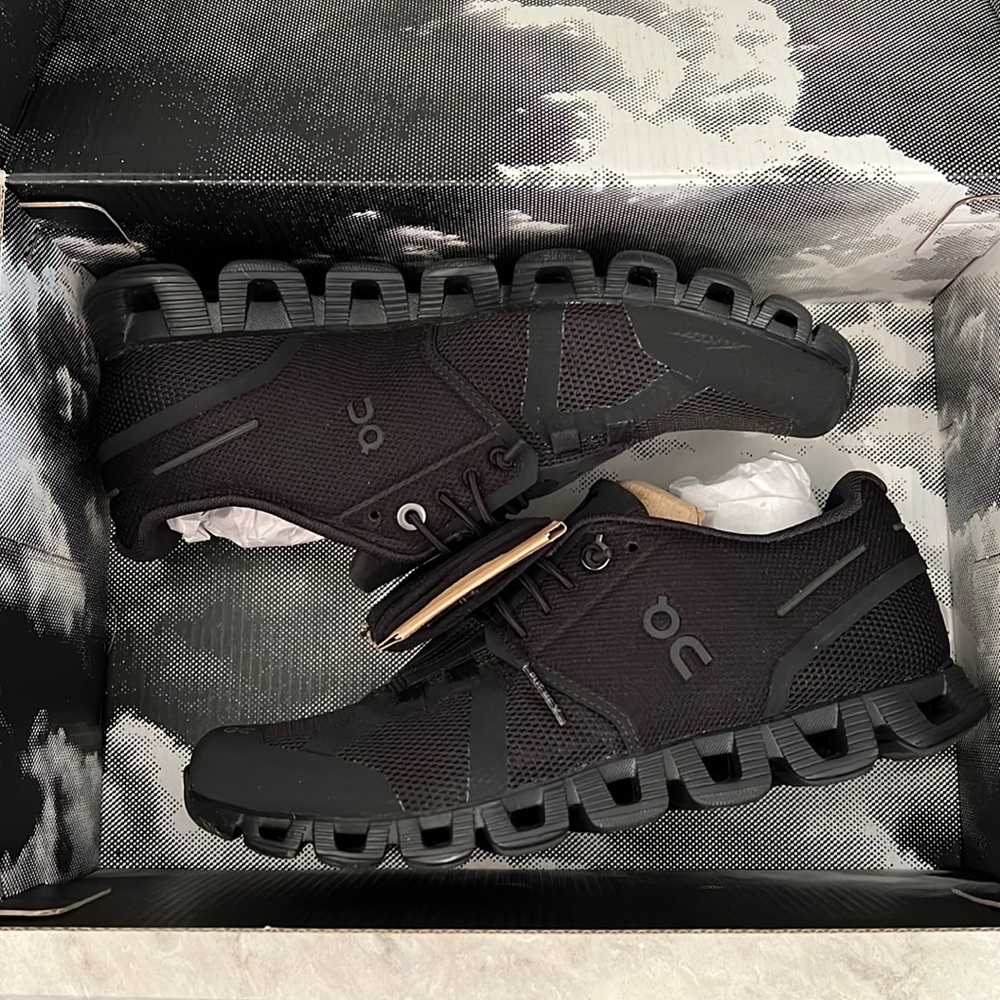 NIB ON cloud shoes